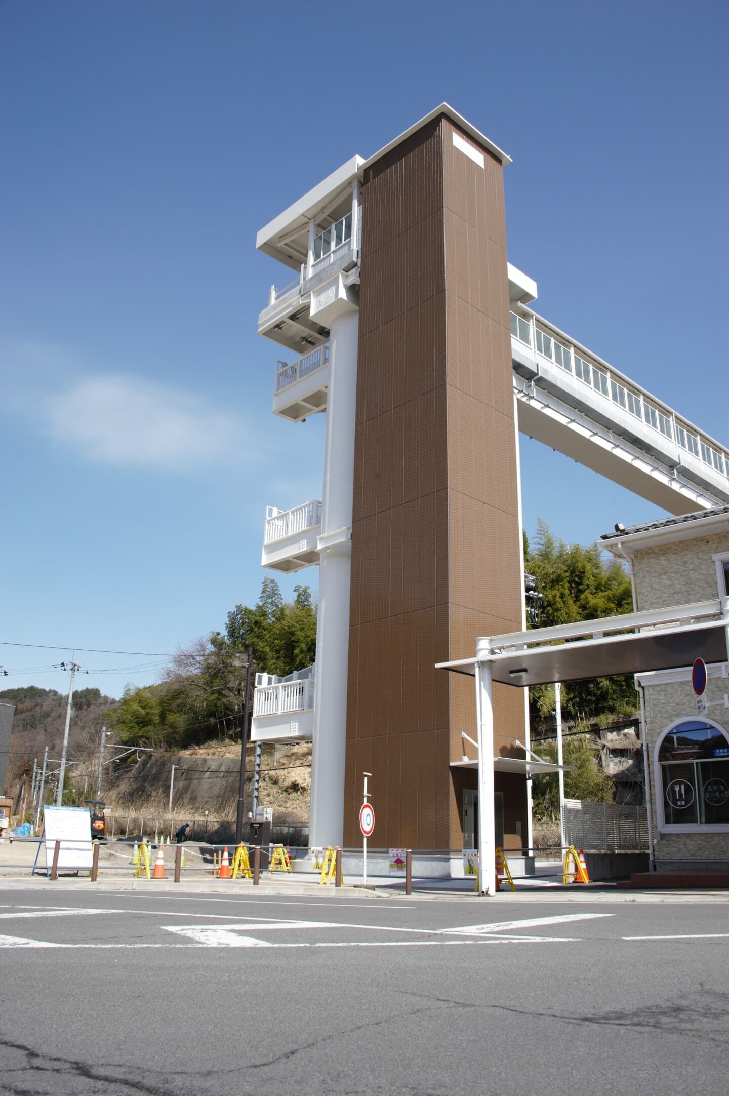 H30長野原地区代替地連絡通路昇降施設新築工事